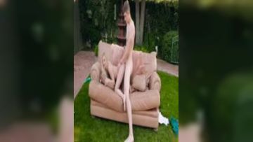 15岁少女与勐男在花园激情啪啪啪