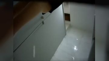 厕拍大神潜入模特公司女厕偷拍