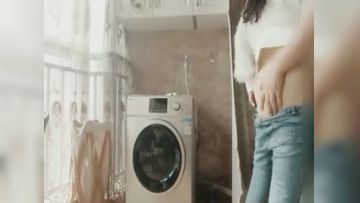 【真实记录姐弟啪啪】色弟弟午休工作间勾引强操极品S级身材骚姐姐 扒下牛仔裤后入不停怼操 高清720P完整版