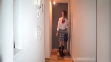 【强奸】美女上夜班回家被色狼尾随入室强奸 哭得真惨