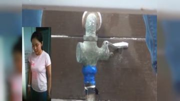 【厕所偷拍】女厕近距离偷拍怎么拍的这么清晰