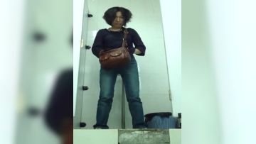 【厕所偷拍】商场厕拍 爱漂亮的妹子