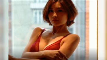 爆乳御姐微博女神闫盼盼难得一见露点大尺度私拍流出
