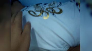 国产高清偷拍潜入女生寝室偷拍到MM不穿内裤睡觉鲍鱼很嫩1