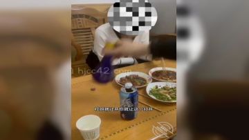 海角社区某小区保安封神之作❤️利用职务便利装针孔偷窥业主洗澡醉奸女业主第01集